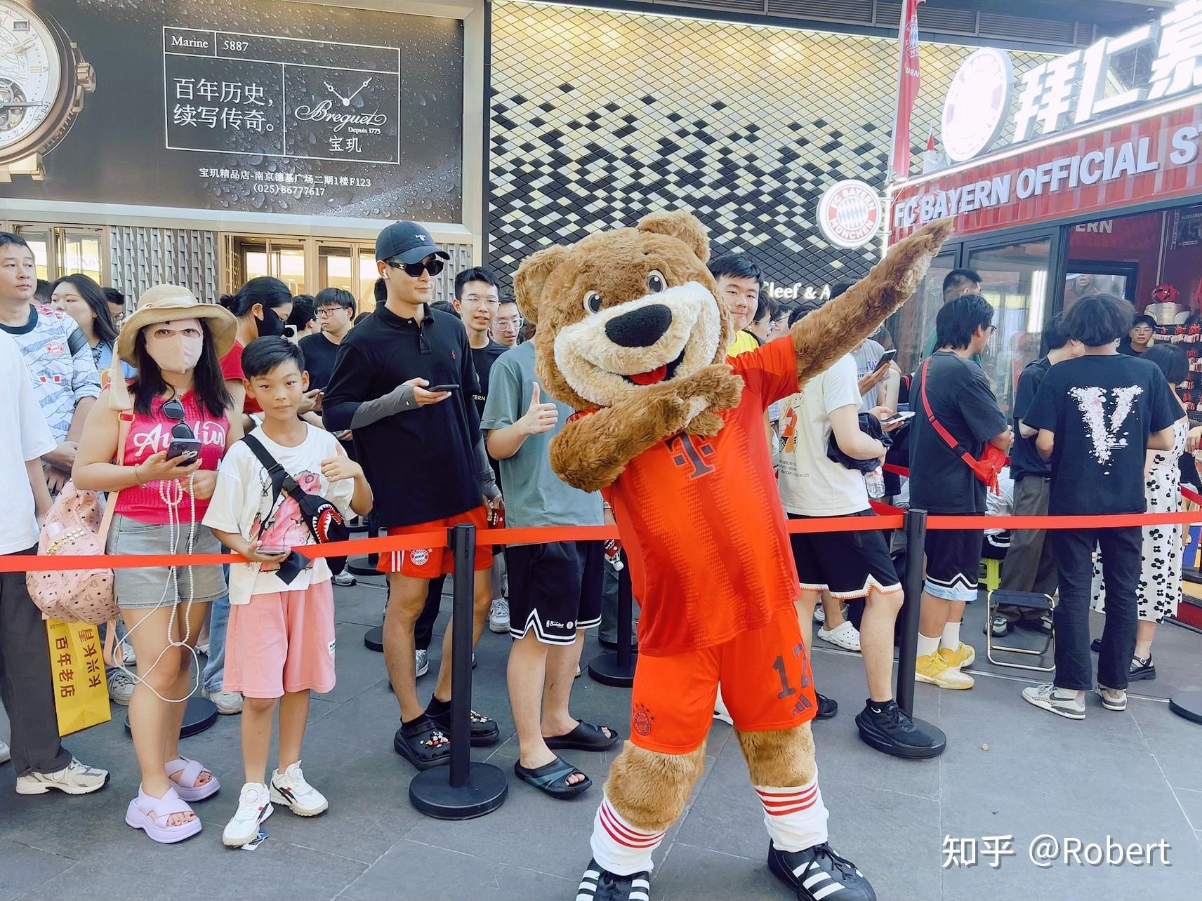 拜仁慕尼黑球队将邀请球迷参观训练的简单介绍