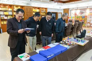 包含邓德兰坚韧不拔深耕融汇，精益求精谱新篇的词条