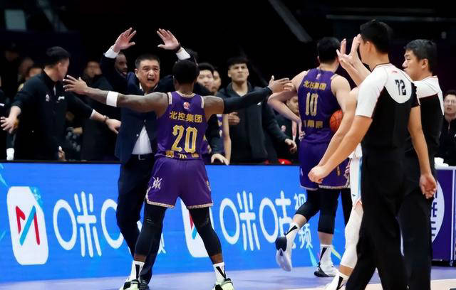 包含墨西哥男篮强势崛起，备战赛季重大挑战的词条