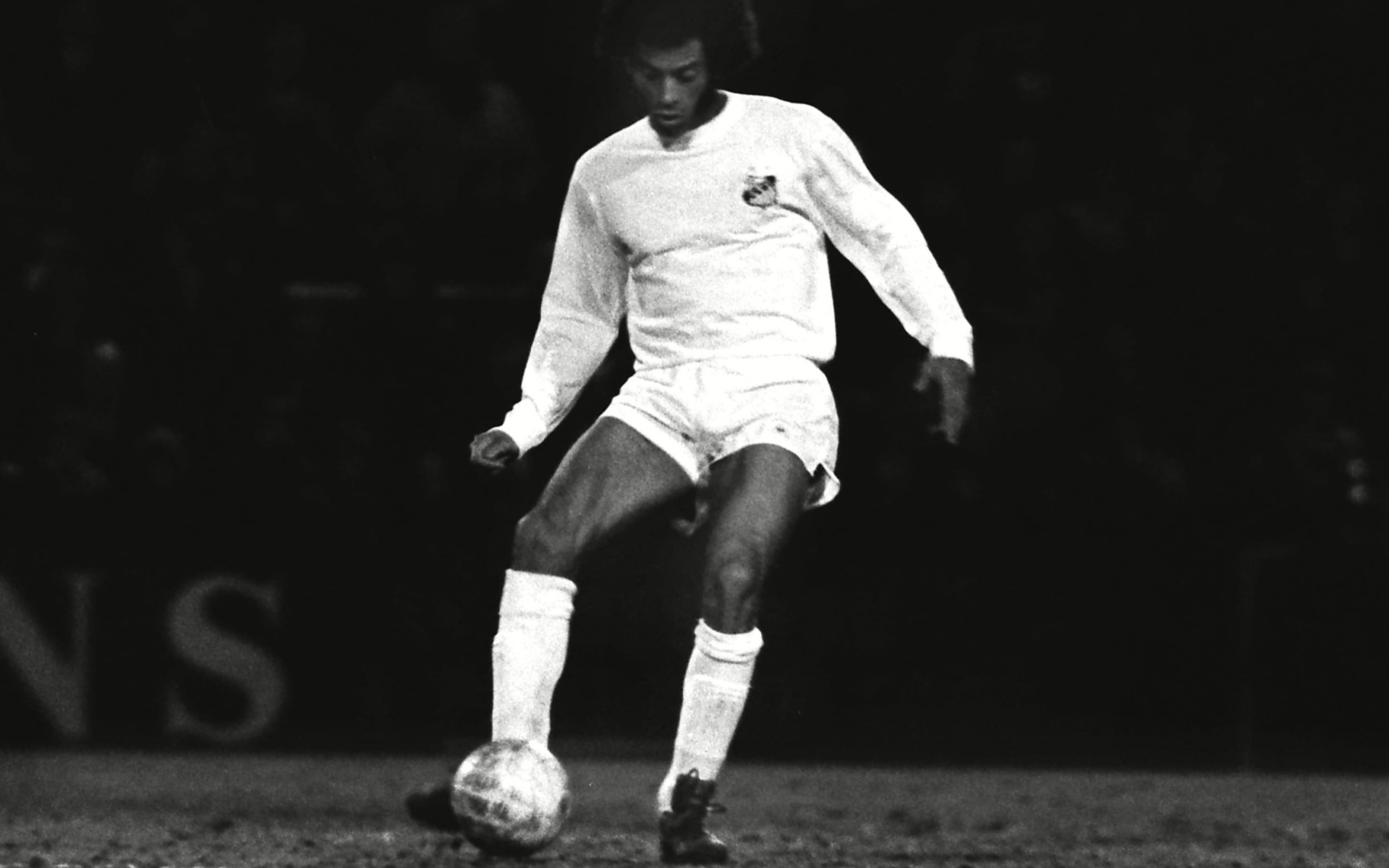 爱游戏体育平台-罗贝托在巴黎圣日耳曼展现出色表现的简单介绍