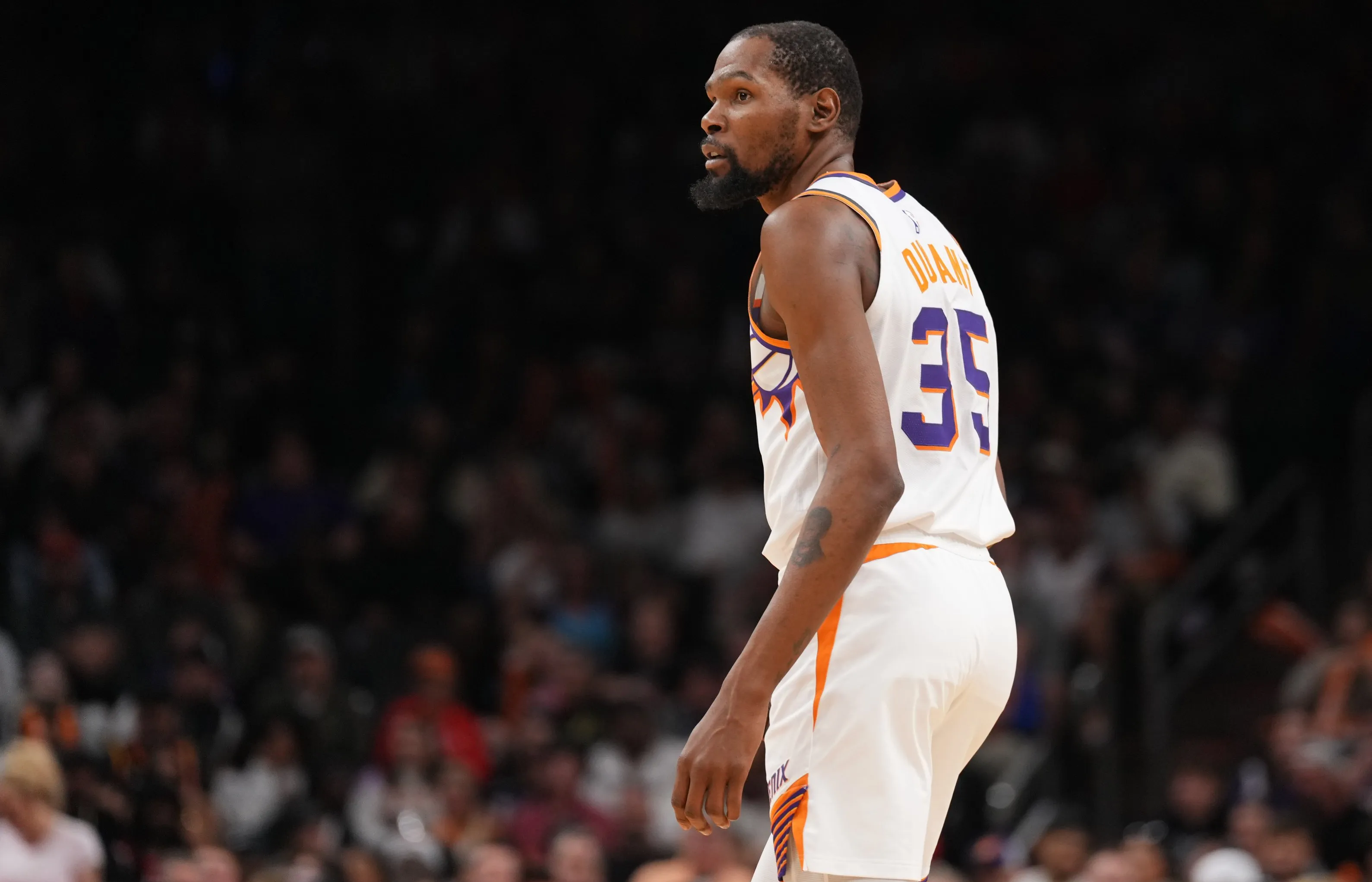 杜兰特再次获选全明星首发,继续引领球队进步 杜兰特再次获选全明星首发,继续引领球队进步