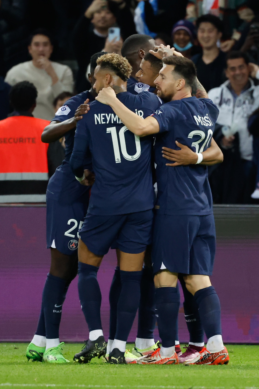 爱游戏体育下载-法国豪门巴黎圣日耳曼传授足球技能，助力青少年发展的简单介绍