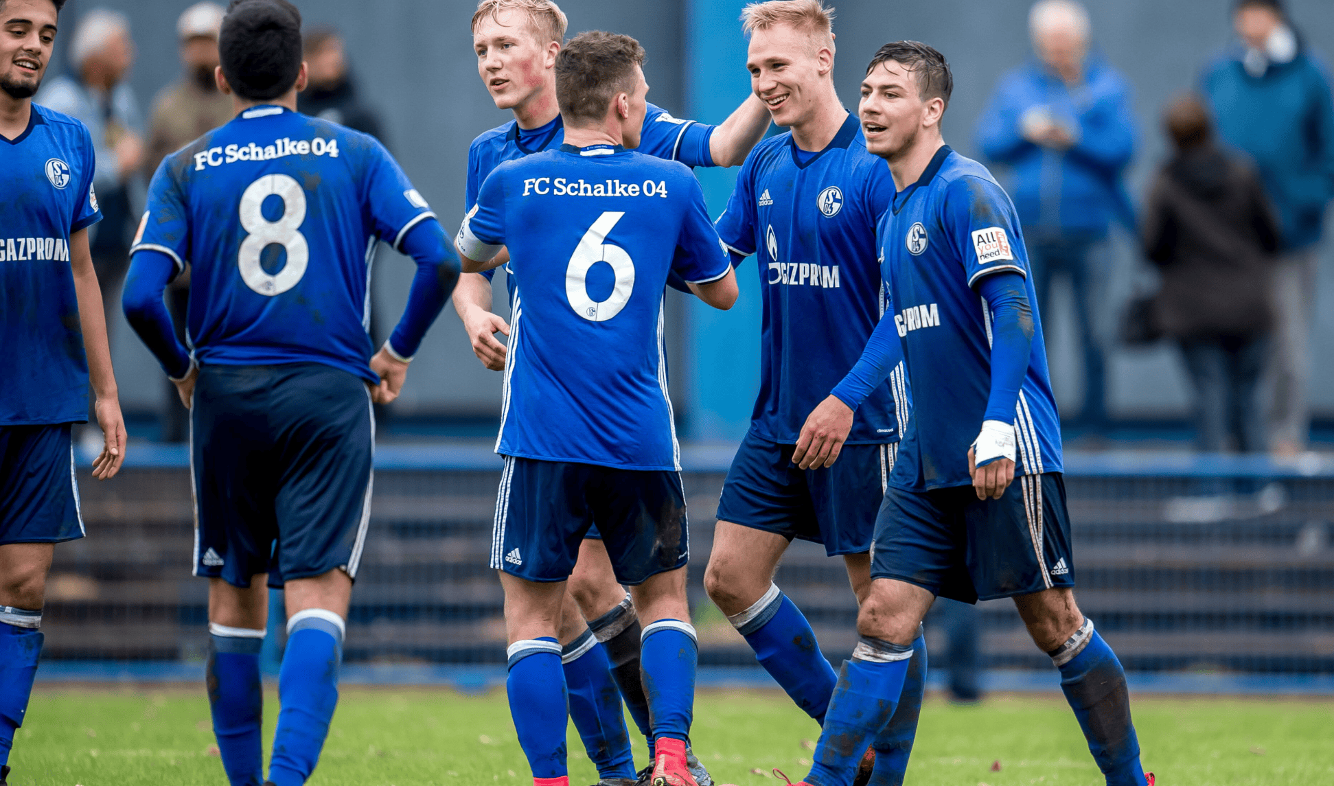 爱游戏官方入口-柏林赫塔球员受伤下场，提前换人