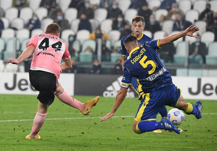 包含佛罗伦萨客场战平乌迪内斯，保持不败的词条