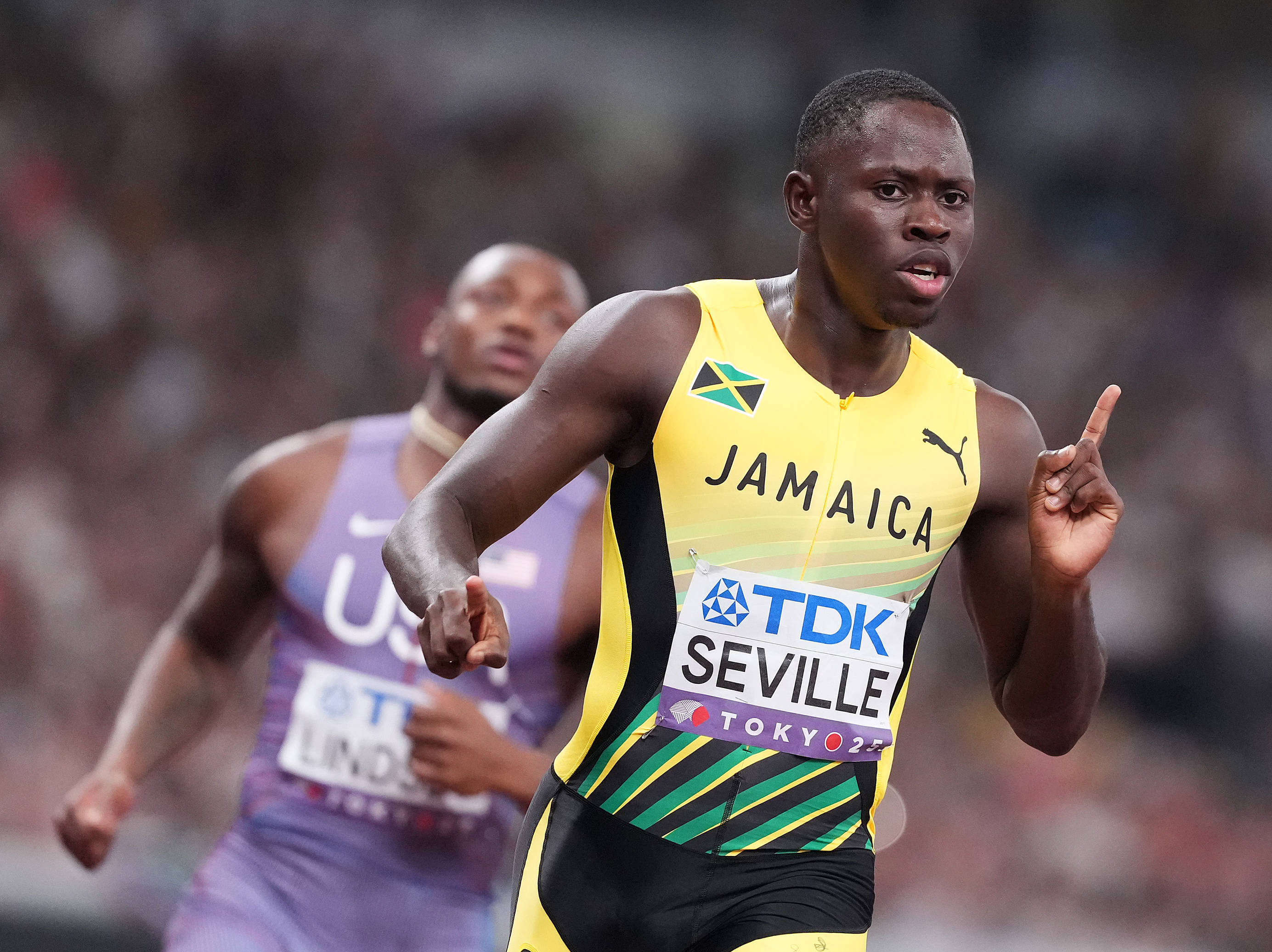 爱游戏体育网站-加拿大田径选手闪耀赛场，刷新纪录