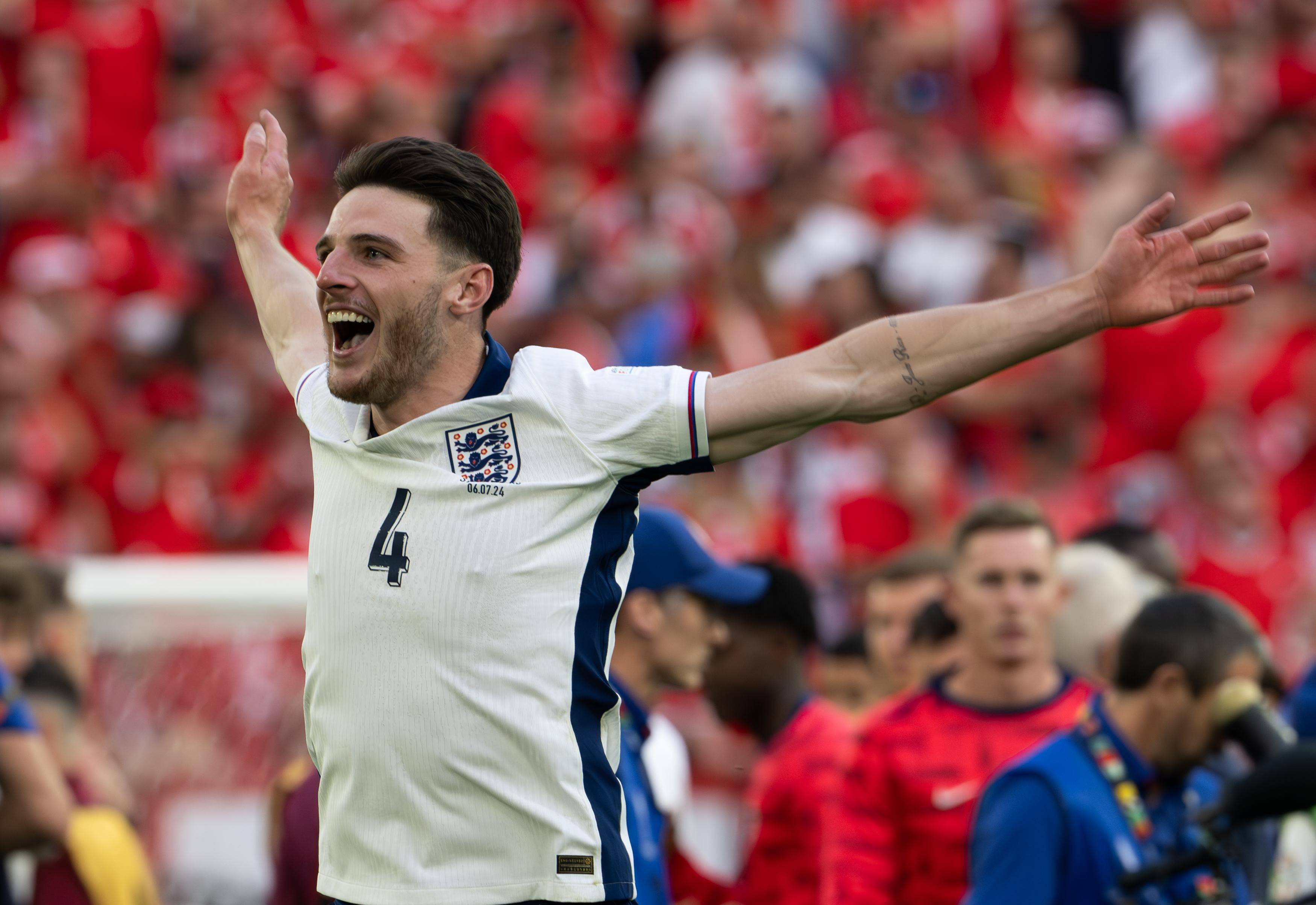 英格兰队轻松取胜，实力展现无与伦比的简单介绍