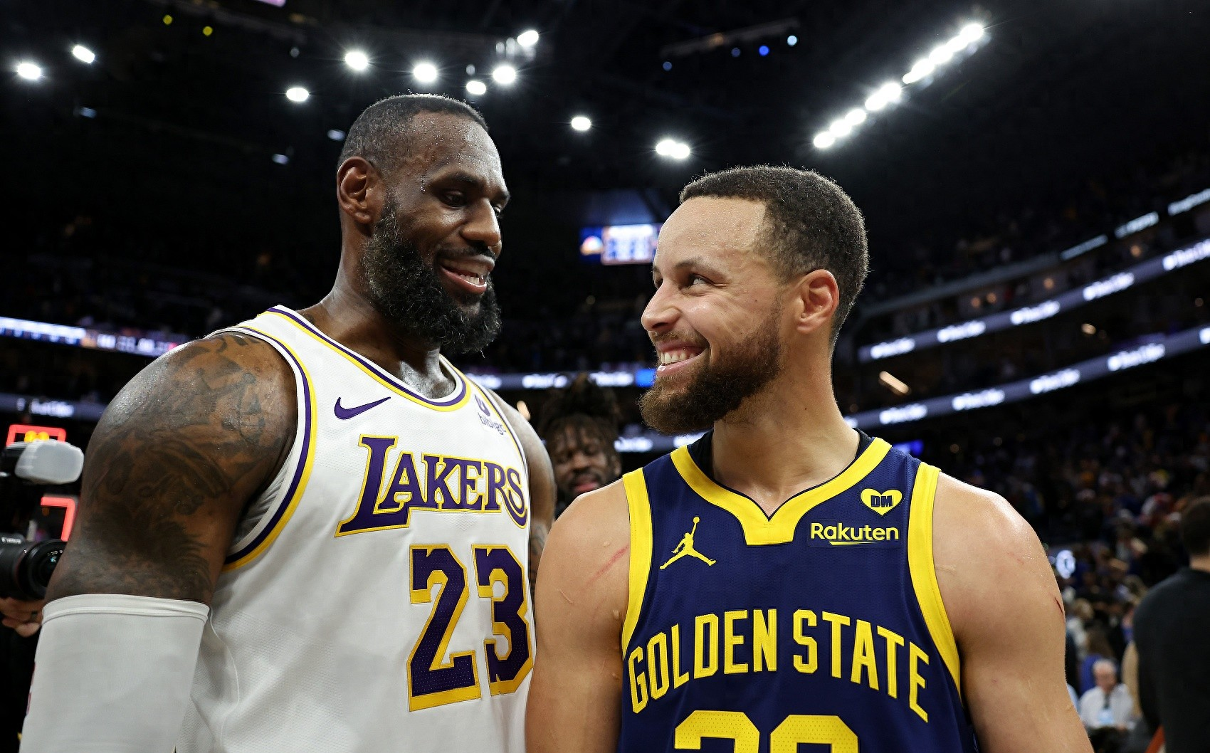 勇士击败湖人，取得连胜