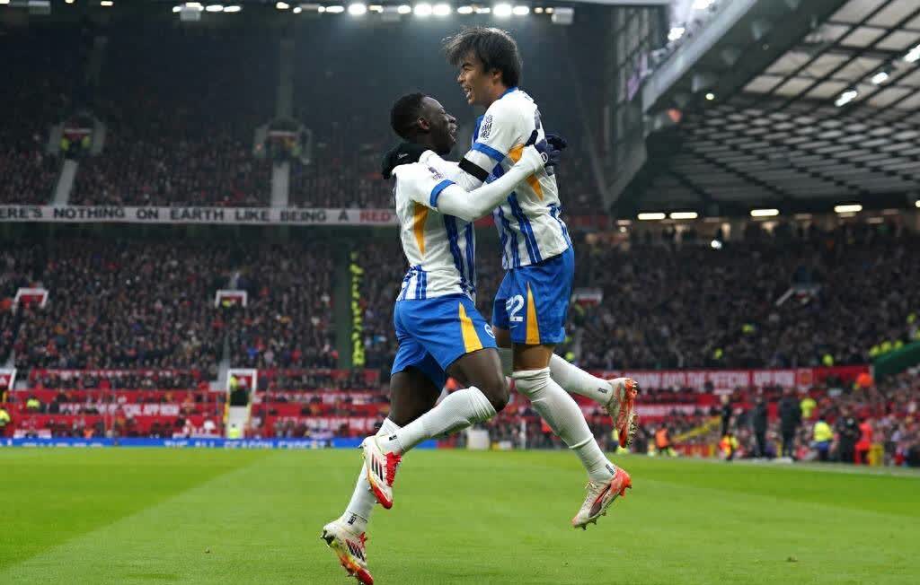 爱游戏网页版-曼联主场击败阿斯顿维拉，士气大振