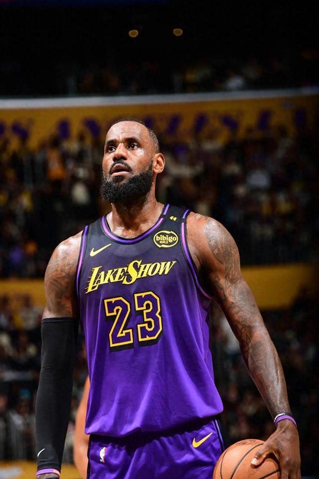 人再战湖人获胜，球员表现出色