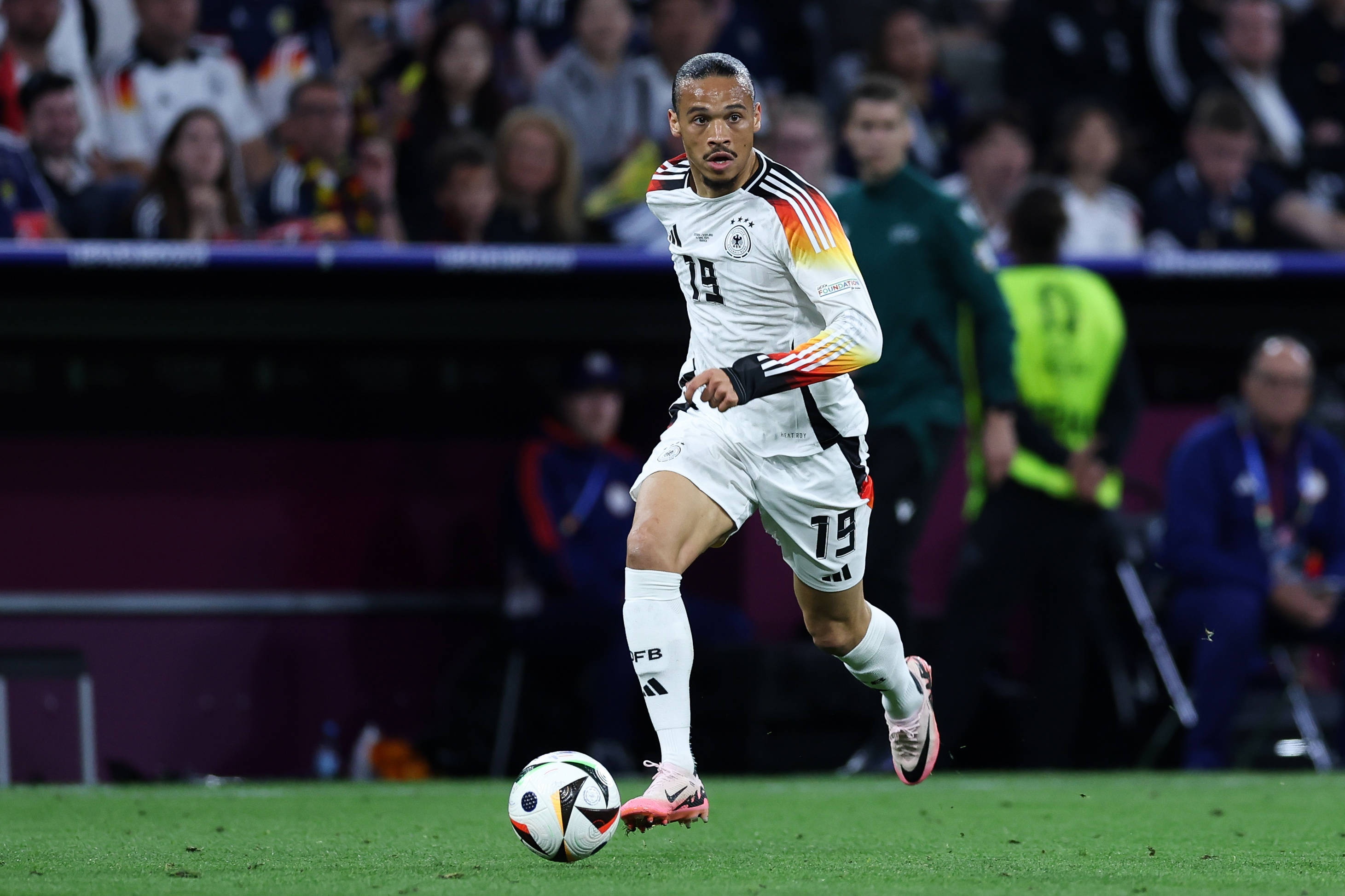 阿森纳经理宣布辞职，球迷担忧未来