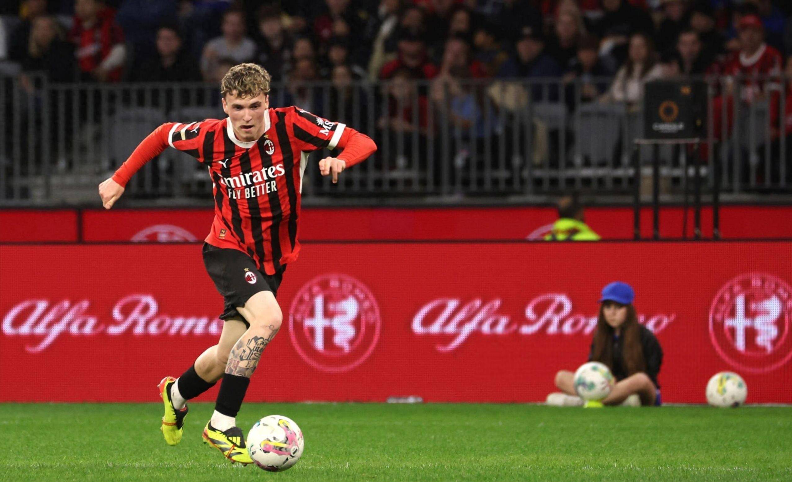 爱游戏中国官网-AC米兰球迷关注，球队状态逐渐回暖